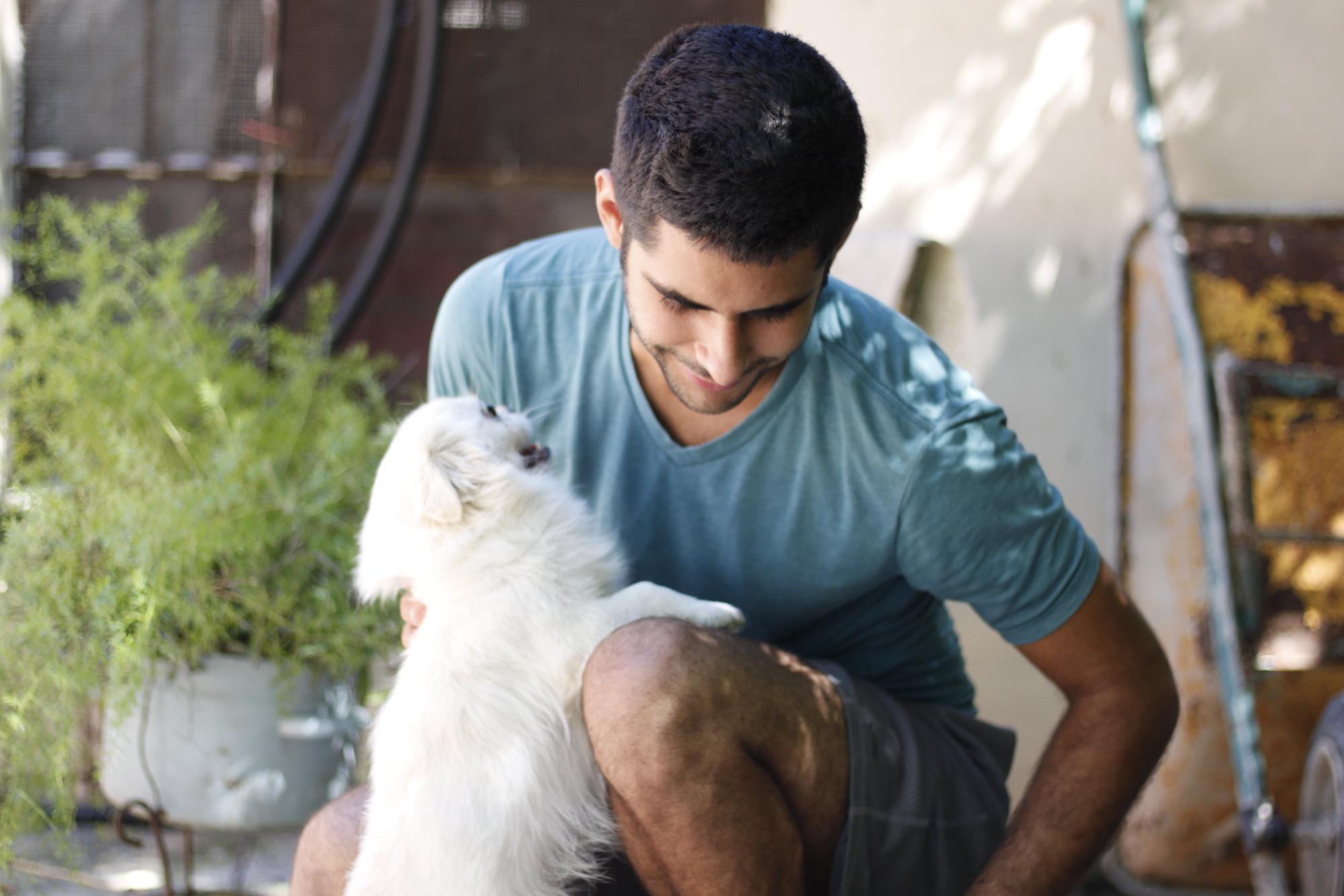 casal com cachorro