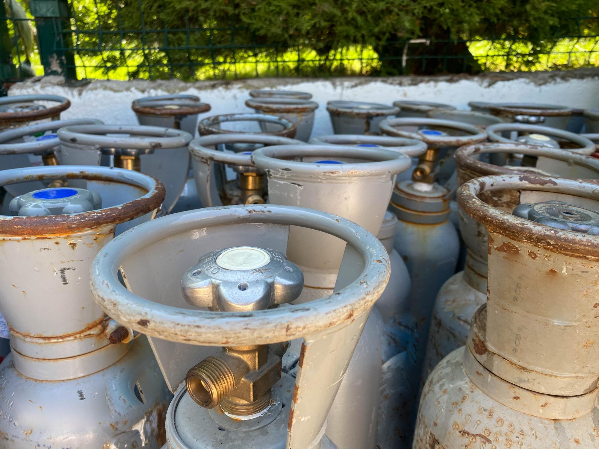 Muitos cilindros de gás de ferro