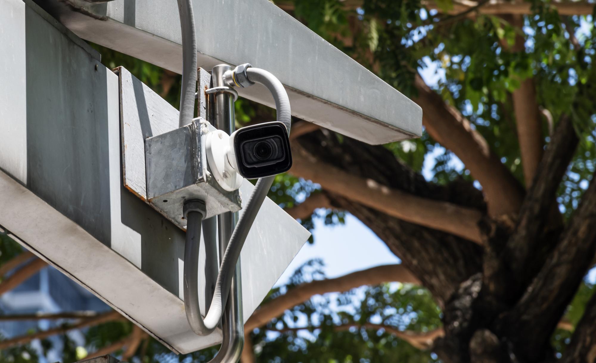 CCTV branco ao ar livre na construção