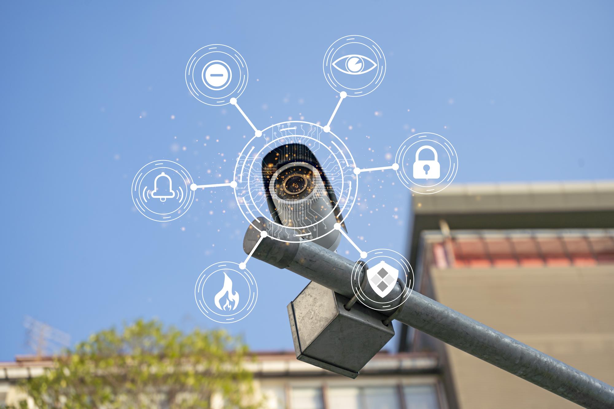 Vigilância CCTV no teto fora do prédio de escritórios