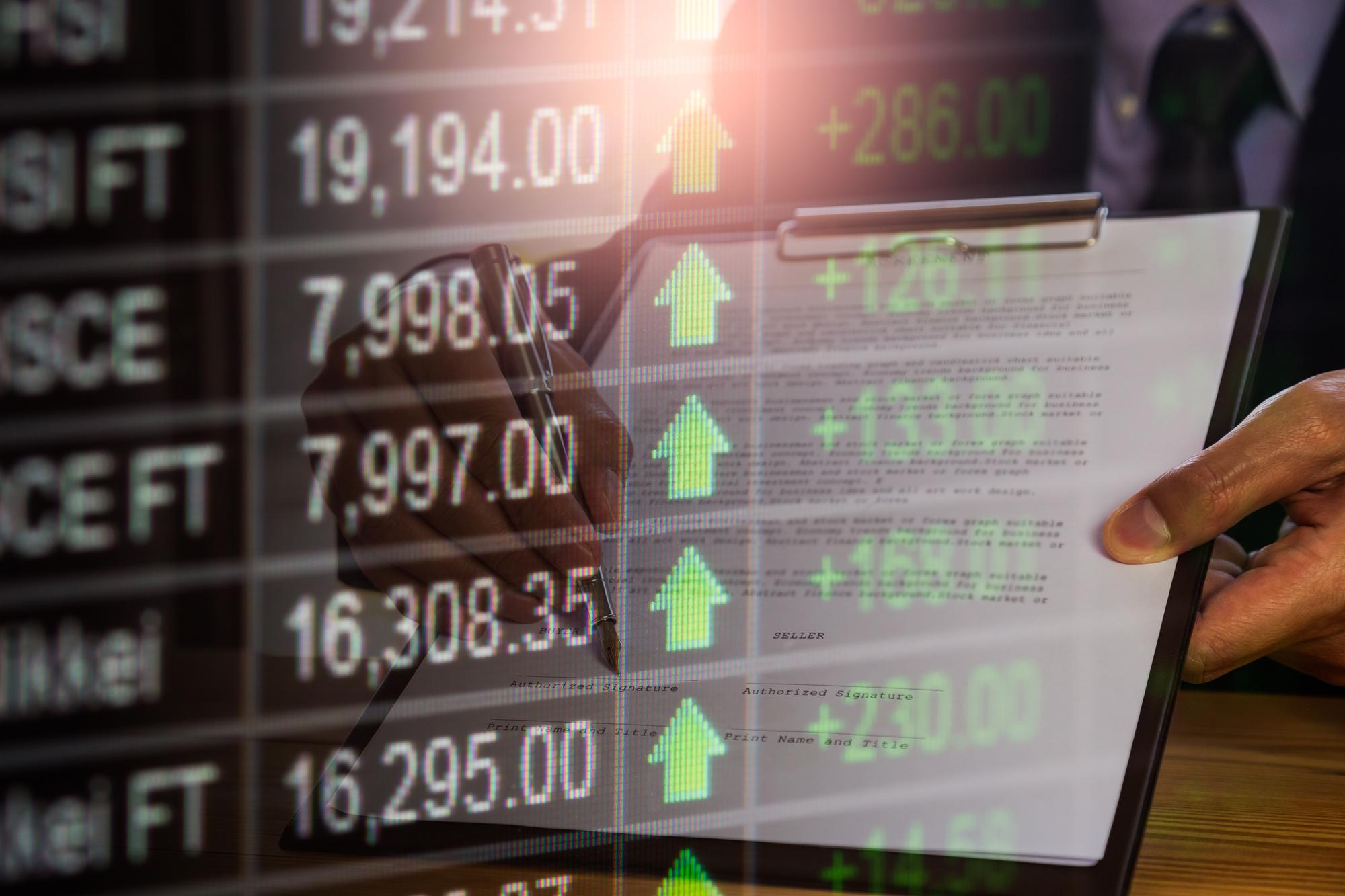 Gráfico do mercado de ações ou negociação forex e gráfico de velas adequado para o conceito de investimento financeiro