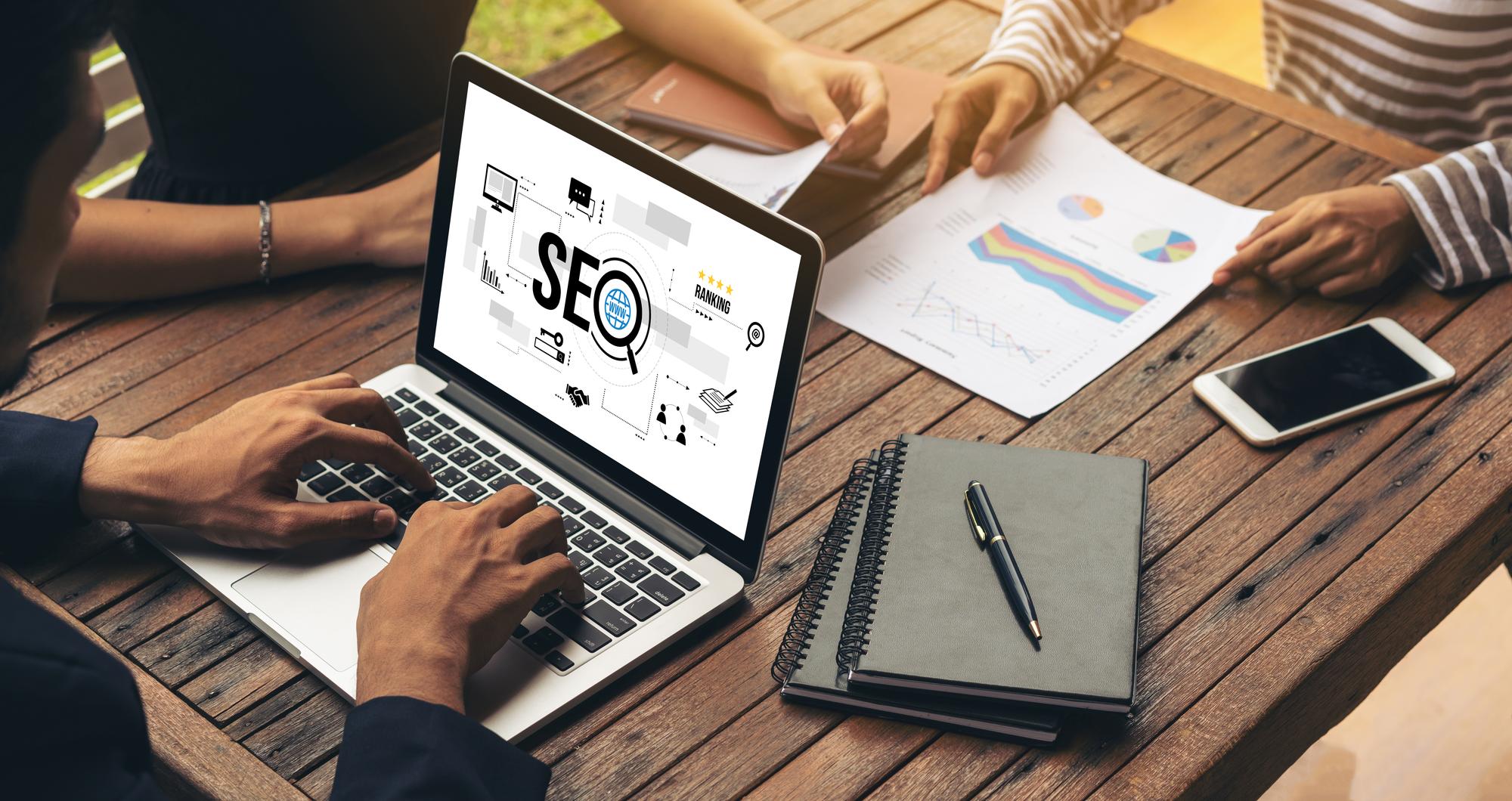 Otimização de motores de busca SEO para e-commerce de moda e negócios de varejo on-line
