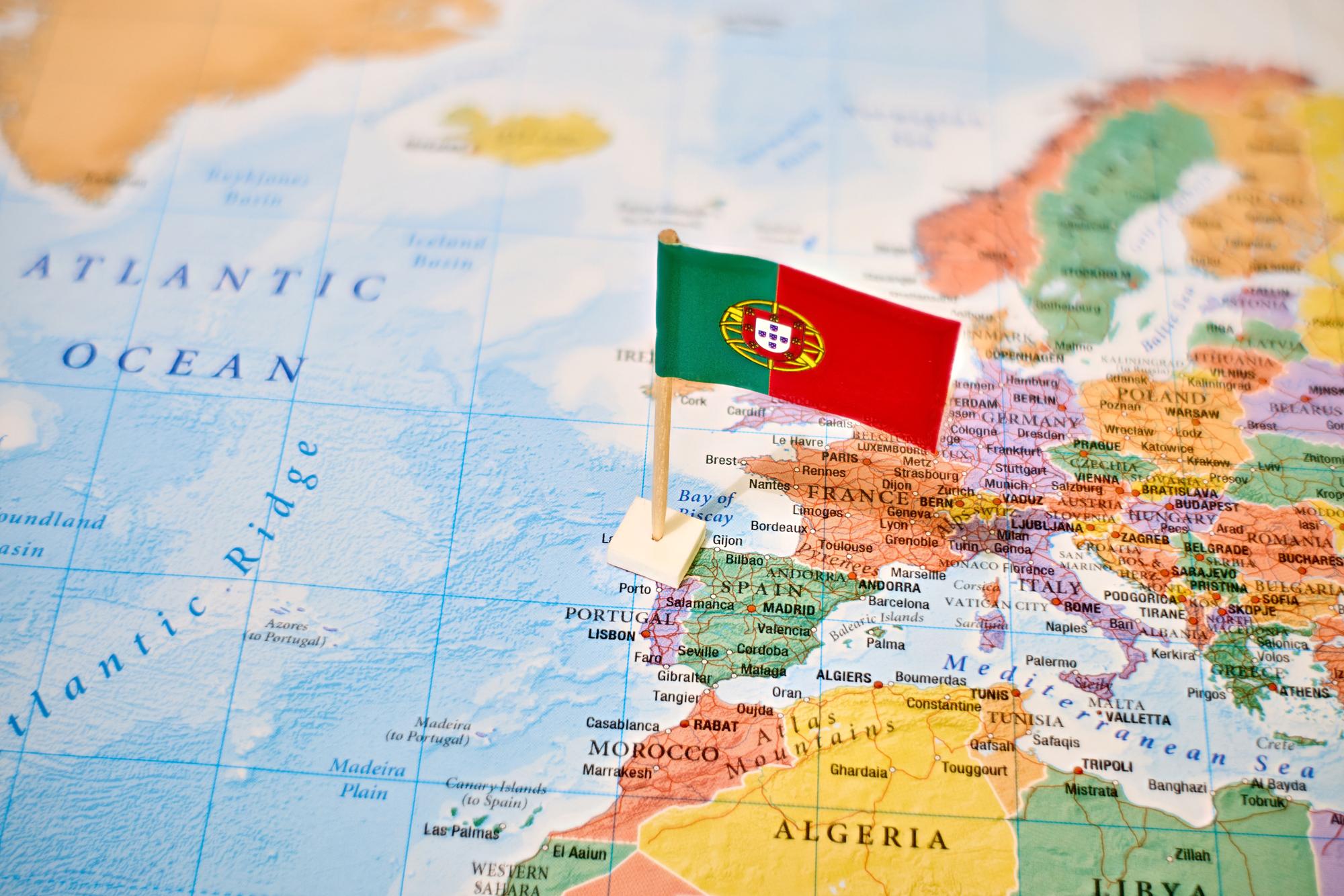 Portugal no mapa do mundo com bandeira