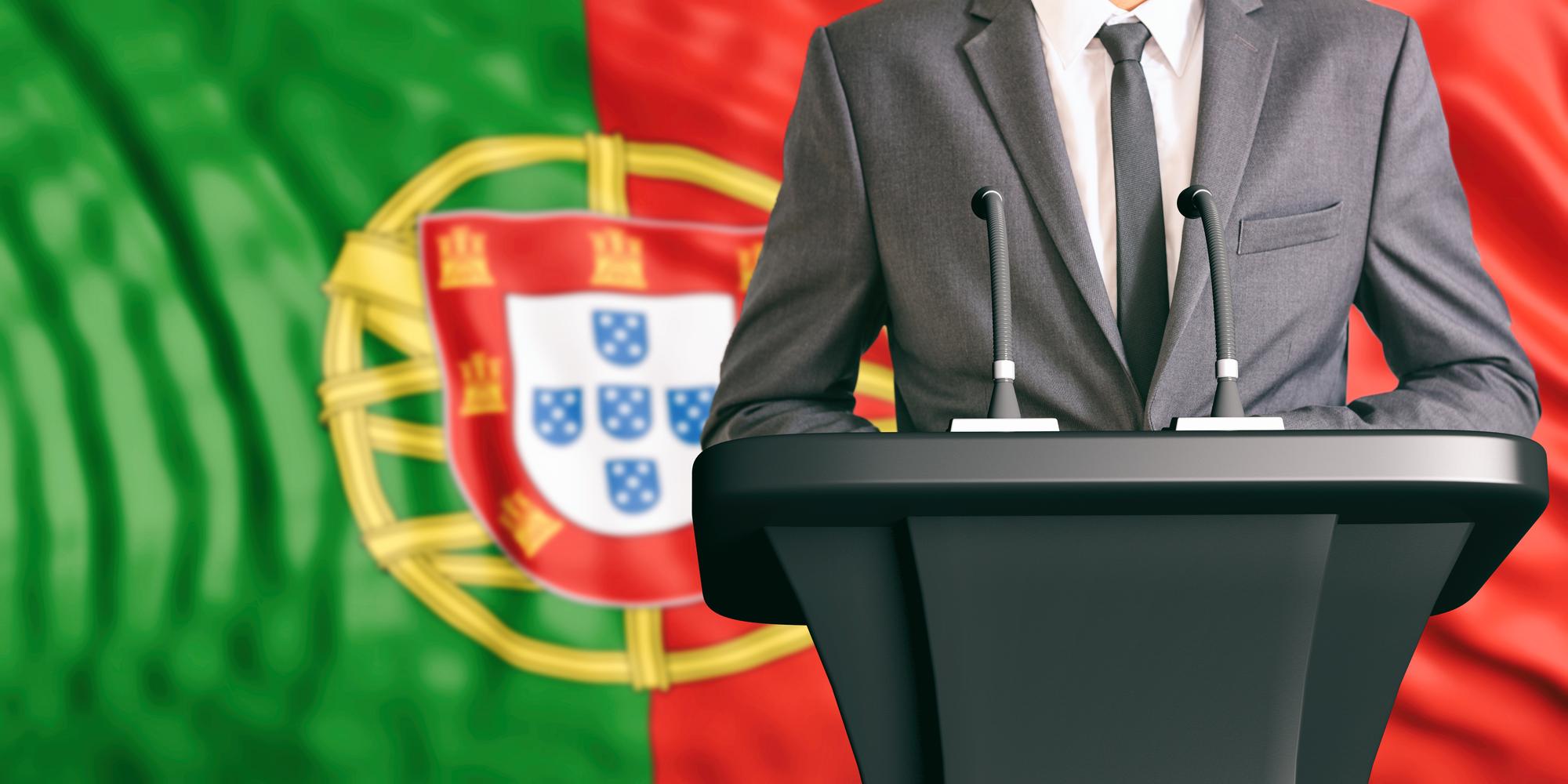 Orador na ilustração 3d do fundo da bandeira de Portugal