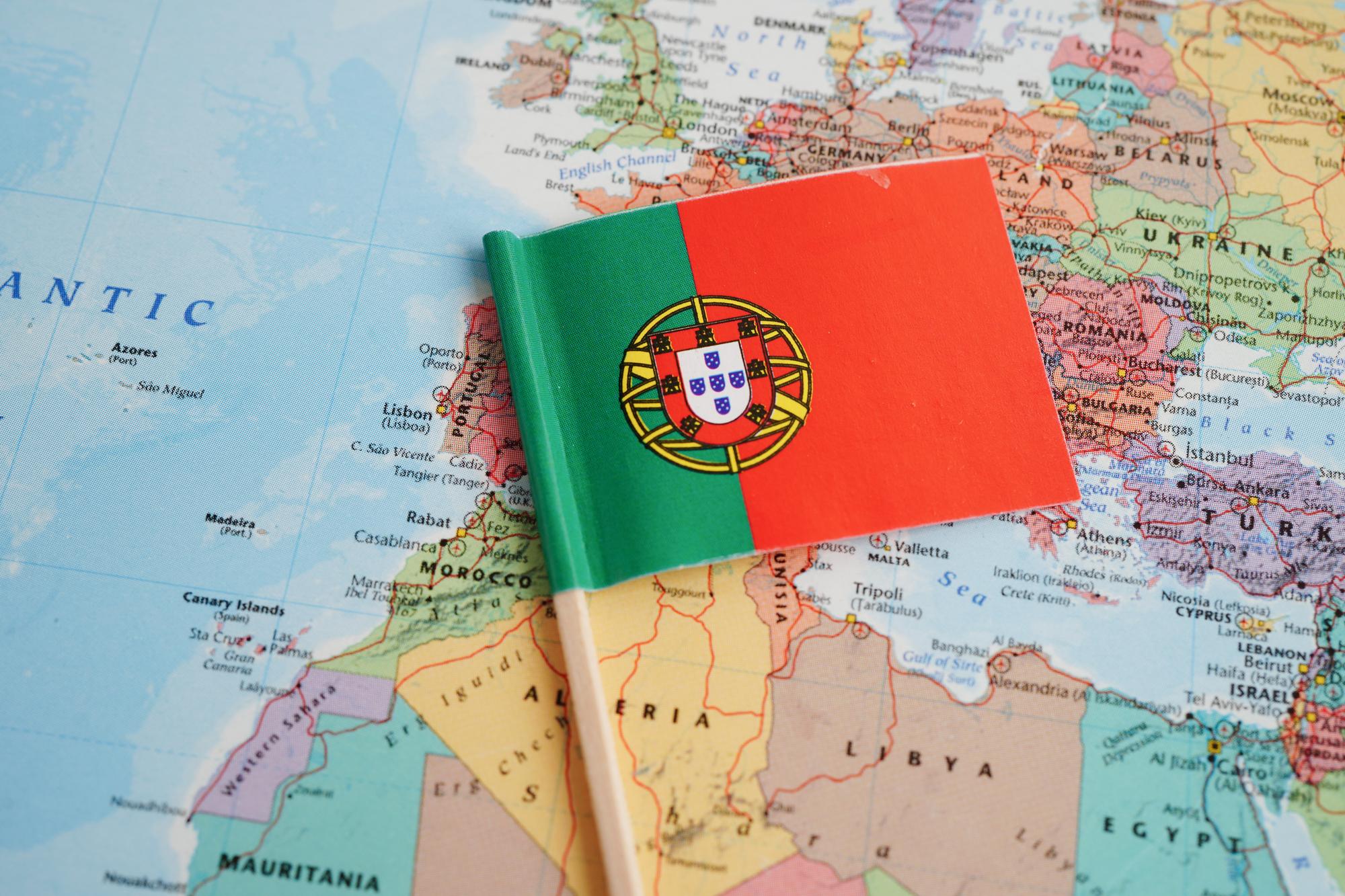 Tailândia 10 de dezembro de 2023 Mapa de Portugal em papel de mapa do mundo