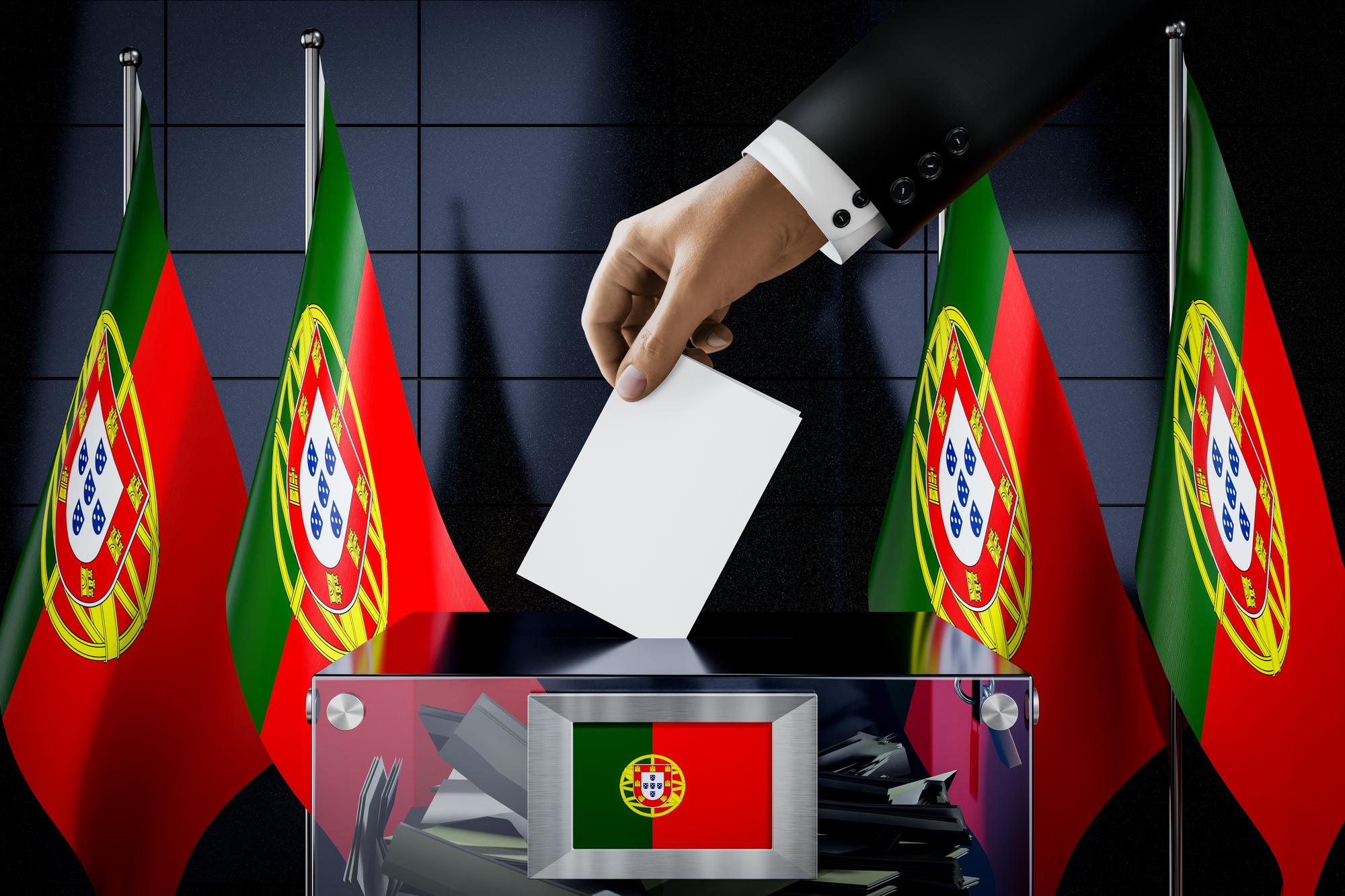 Bandeiras de Portugal deixando cair o cartão de voto em uma ilustração 3D do conceito de eleição de votação de caixa
