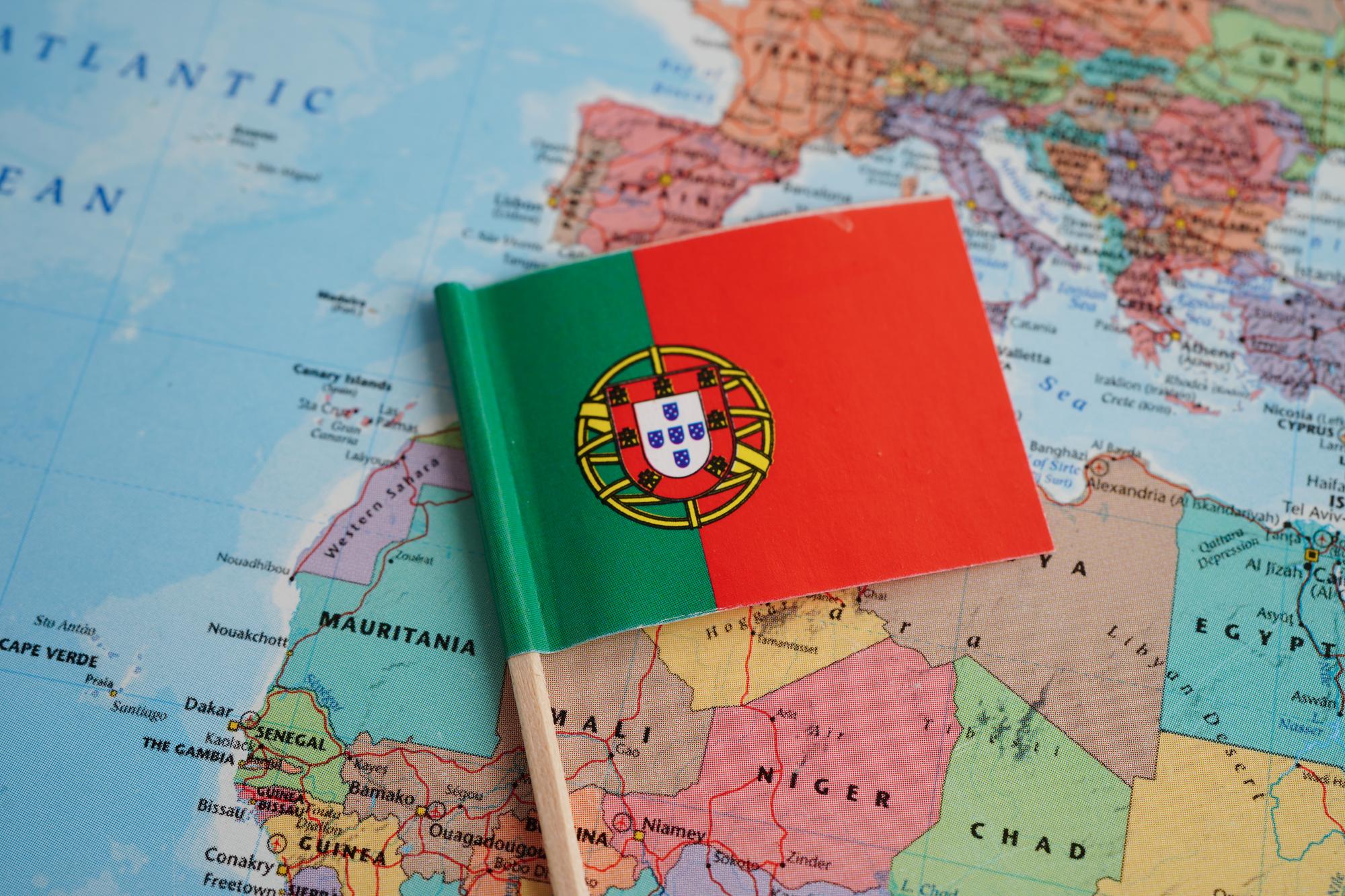 Tailândia 10 de dezembro de 2023 Mapa de Portugal em papel de mapa do mundo