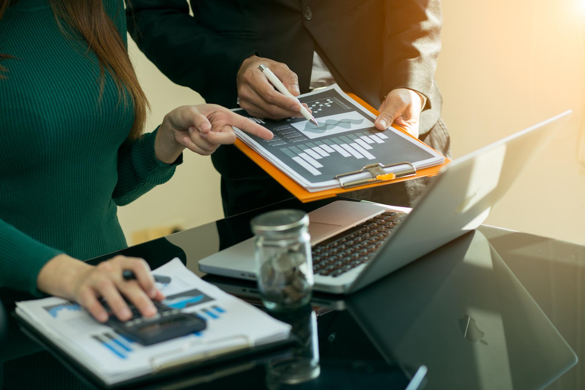Escritório de conceito de investimento de estratégia de negócios