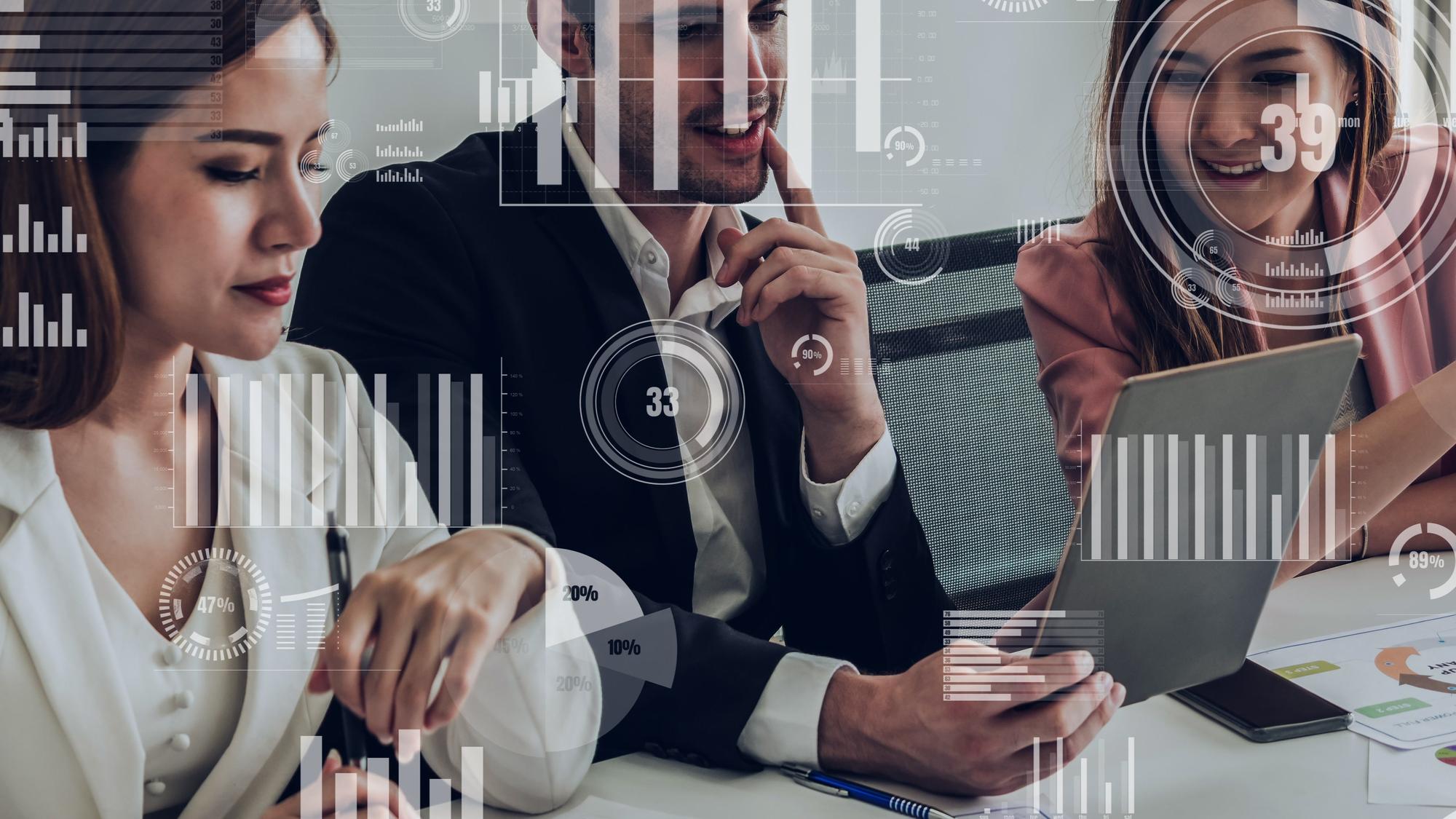 Visão conceitual de empresários na reunião de equipe corporativa