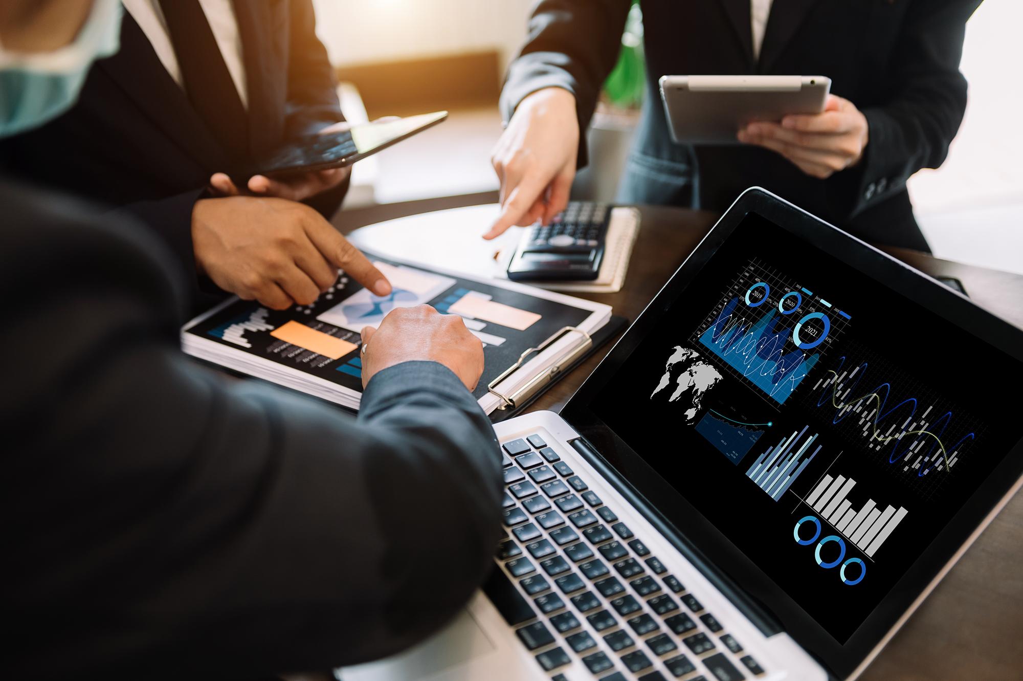 XANovo projeto de inicialização Reunião da equipe de negócios presenteinvestidor profissional trabalhando Gerentes de finanças xA